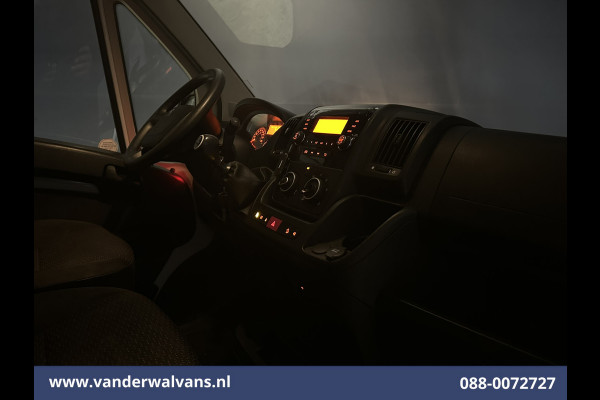 Peugeot Boxer 2.2 BlueHDi 141pk Bakwagen 436cm Lang Laadklep Euro6 Airco | Cruisecontrol | 955kg laadvermogen Bijrijdersbank