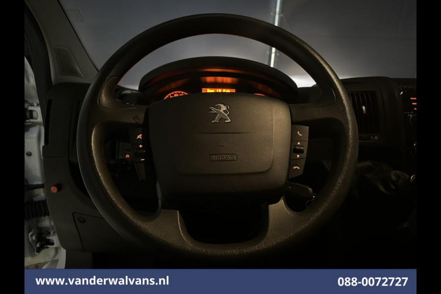Peugeot Boxer 2.2 BlueHDi 141pk Bakwagen 436cm Lang Laadklep Euro6 Airco | Cruisecontrol | 955kg laadvermogen Bijrijdersbank