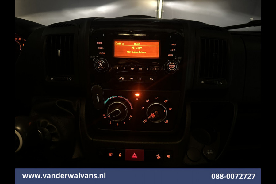 Peugeot Boxer 2.2 BlueHDi 141pk Bakwagen 436cm Lang Laadklep Euro6 Airco | Cruisecontrol | 955kg laadvermogen Bijrijdersbank