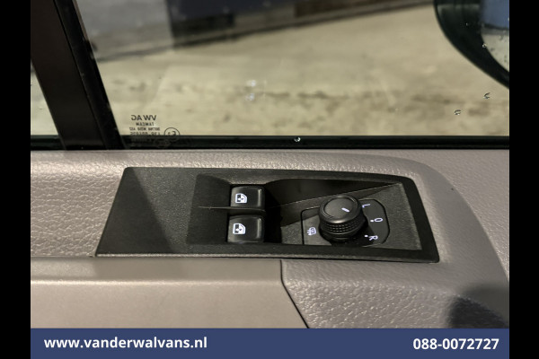 Volkswagen Crafter 2.0 TDI 141pk L3H2 L2H1 Euro6 Airco | Stoelverwarming | Parkeersensoren Bijrijdersbank, 3000kg trekvermogen