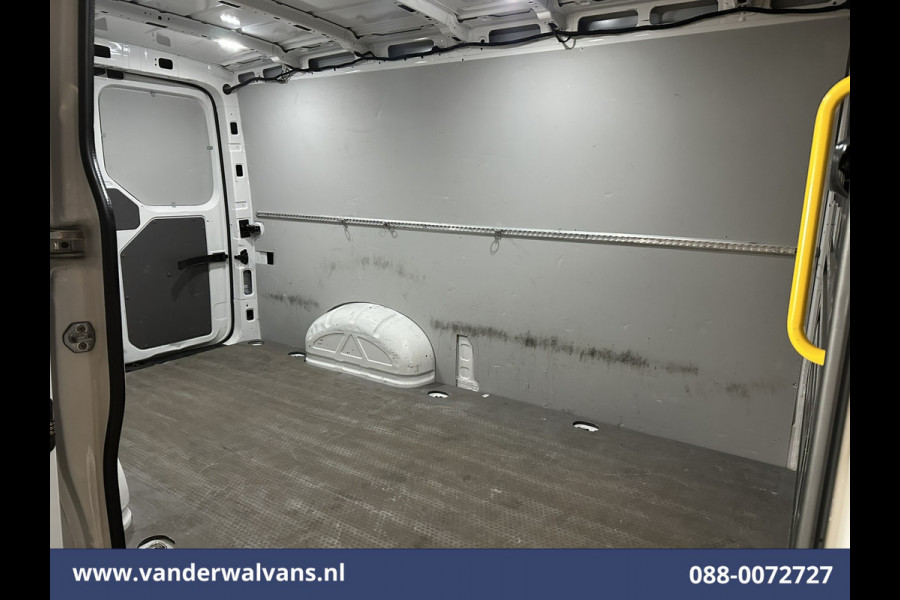 Volkswagen Crafter 2.0 TDI 102pk L3H2 L2H1 Euro6 Airco | Apple Carplay | Chauffeursstoel | Android Auto Bijrijdersbank
