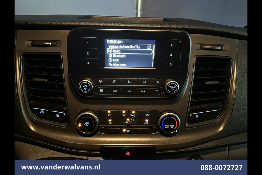 Ford Transit 2.0 TDCI 130pk Bakwagen L4.35m Laadklep Euro6 Airco | Camera | Cruisecontrol | Verwarmde voorruit Bijrijdersbank, 970kg laadvermogen