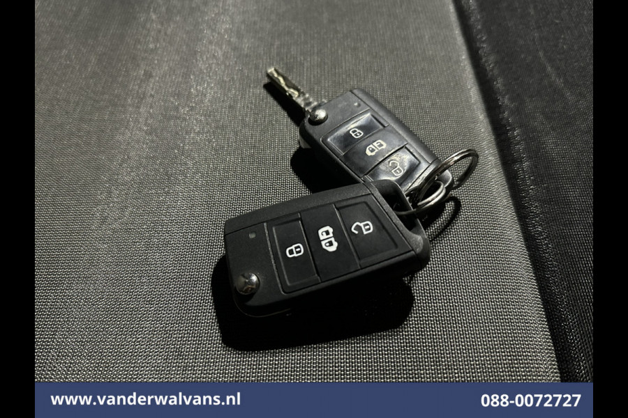 Volkswagen Crafter 2.0 TDI 141pk L3H3 L2H2 Euro6 Airco | Camera | Apple Carplay | Cruisecontrol | Chauffeursstoel Android Auto, Parkeersensoren, Bijrijdersbank, 3000kg trekvermogen