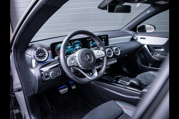 Mercedes-Benz CLA-Klasse 250 e AMG Line - Matrix l Pano l Sfeerverl. l Keyless l 19"