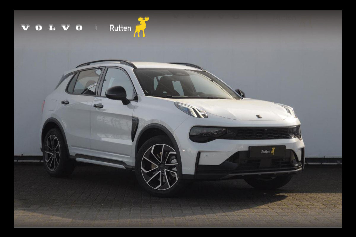 Lynk & Co 01 276PK Automaat Core / Adaptieve cruise control / Stoel - en stuurwielverwarming / Parkeersensoren / Achteruitrijcamera / Apple carplay / Trekhaak / Metallic lak / 19" lichtmetalen velgen