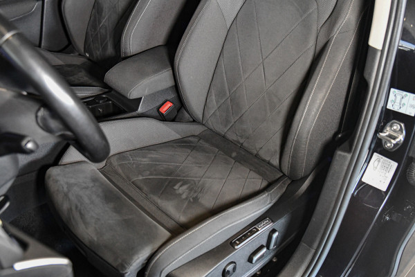 Volkswagen Golf 1.0 TSI Life Business, LED, ACC, Memory, Carplay, Alcantara, Digital, Stoelverwarming, Sfeerverlichting!