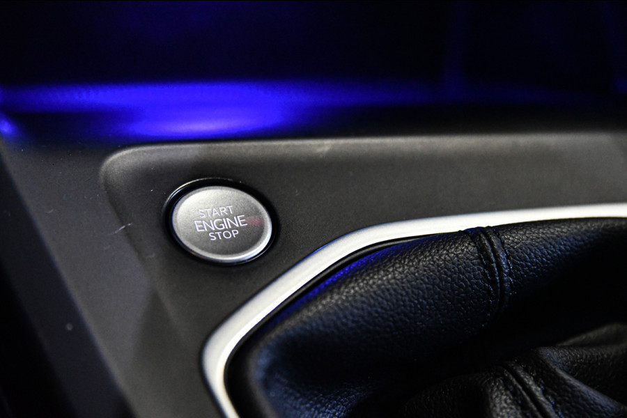 Volkswagen Golf 1.0 TSI Life Business, LED, ACC, Memory, Carplay, Alcantara, Digital, Stoelverwarming, Sfeerverlichting!