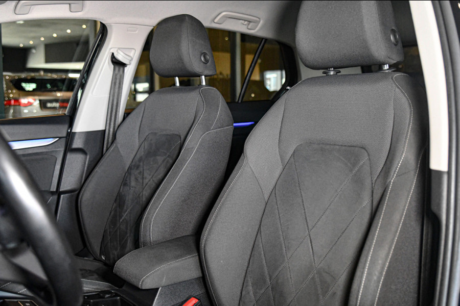 Volkswagen Golf 1.0 TSI Life Business, LED, ACC, Memory, Carplay, Alcantara, Digital, Stoelverwarming, Sfeerverlichting!