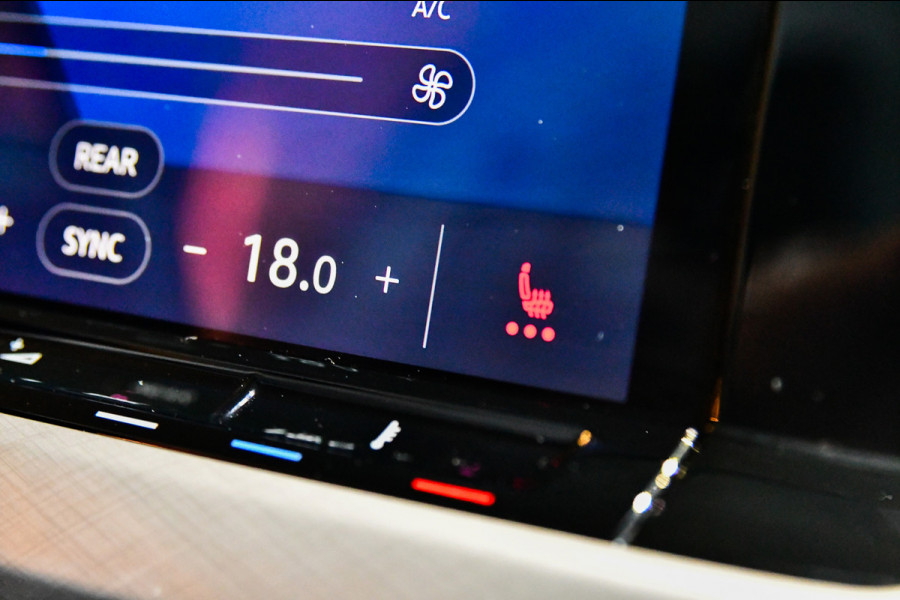 Volkswagen Golf 1.0 TSI Life Business, LED, ACC, Memory, Carplay, Alcantara, Digital, Stoelverwarming, Sfeerverlichting!