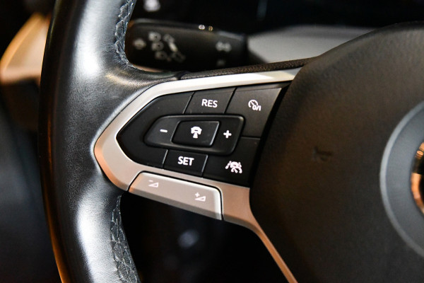 Volkswagen Golf 1.0 TSI Life Business, LED, ACC, Memory, Carplay, Alcantara, Digital, Stoelverwarming, Sfeerverlichting!