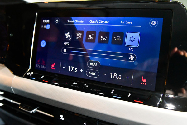 Volkswagen Golf 1.0 TSI Life Business, LED, ACC, Memory, Carplay, Alcantara, Digital, Stoelverwarming, Sfeerverlichting!