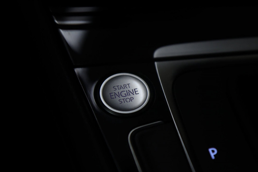 Volkswagen Golf 1.5 TSI R-Line Pano/Carplay/Dynaudio/Cam/Blindspot/Vol