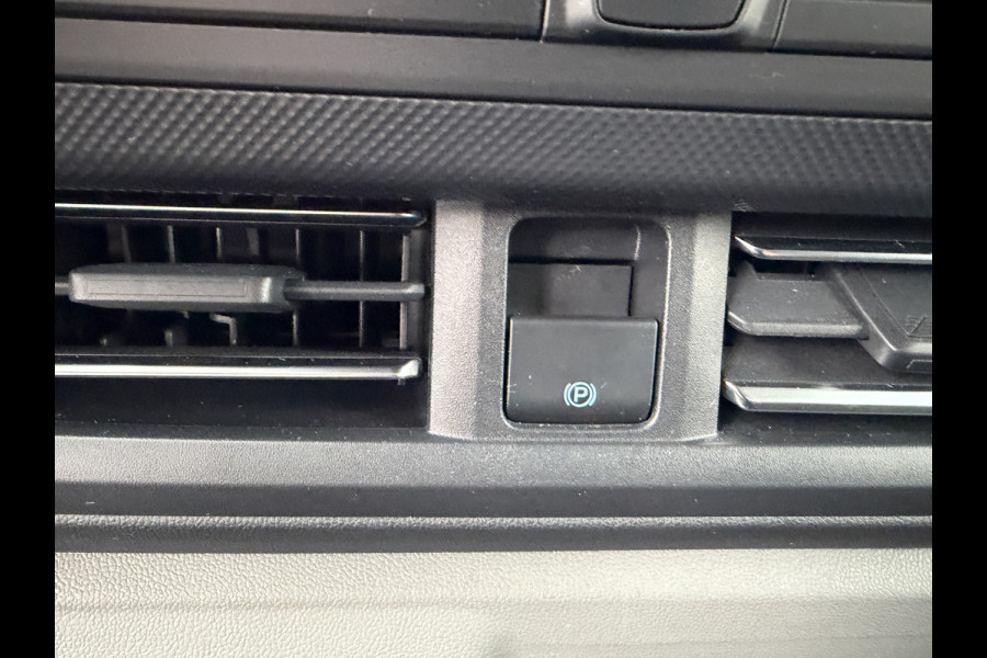 Ford E-Transit Cust. 320 L1H1 Limited 65 kWh/ 218 PK Direct leverbaar/stoel&stuur verwaming/B&O/ Camera