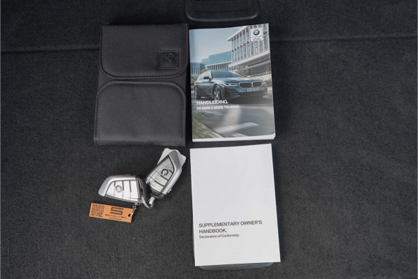 BMW 5 Serie Touring 530i High Executive M-Sport Pano Laser ACC H/K Memory 20"