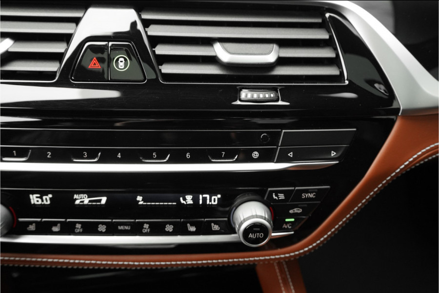 BMW 5 Serie Touring 530i High Executive M-Sport Pano Laser ACC H/K Memory 20"