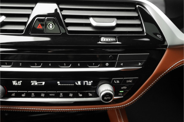 BMW 5 Serie Touring 530i High Executive M-Sport Pano Laser ACC H/K Memory 20"