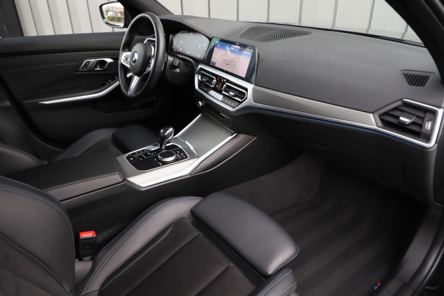 BMW 3 Serie Touring 330e High Executive | 292PK | Led | Sfeerverlichting | ACC | Clima | Trekhaak | Camera | Stoelverwarming | Carplay | 202