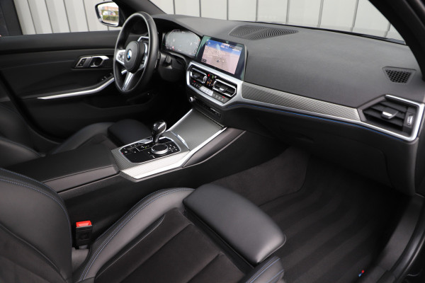 BMW 3 Serie Touring 330e High Executive | 292PK | Led | Sfeerverlichting | ACC | Clima | Trekhaak | Camera | Stoelverwarming | Carplay | 202