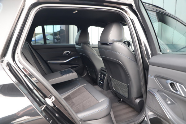 BMW 3 Serie Touring 330e High Executive | 292PK | Led | Sfeerverlichting | ACC | Clima | Trekhaak | Camera | Stoelverwarming | Carplay | 202