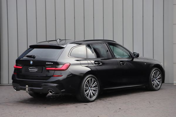 BMW 3 Serie Touring 330e High Executive | 292PK | Led | Sfeerverlichting | ACC | Clima | Trekhaak | Camera | Stoelverwarming | Carplay | 202