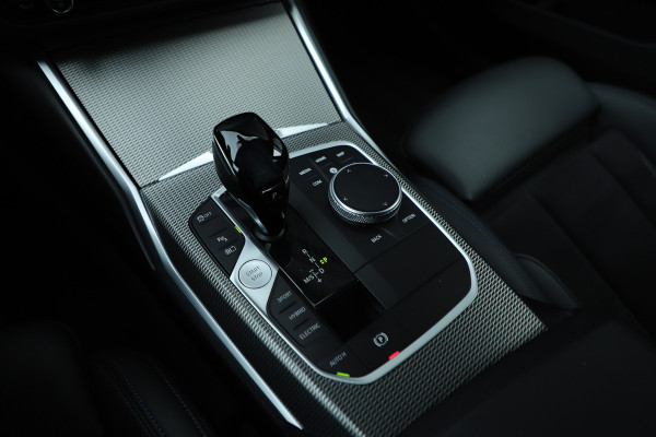 BMW 3 Serie Touring 330e High Executive | 292PK | Led | Sfeerverlichting | ACC | Clima | Trekhaak | Camera | Stoelverwarming | Carplay | 202