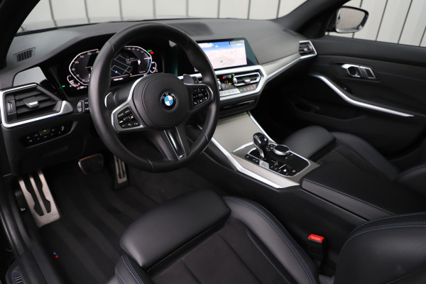 BMW 3 Serie Touring 330e High Executive | 292PK | Led | Sfeerverlichting | ACC | Clima | Trekhaak | Camera | Stoelverwarming | Carplay | 202