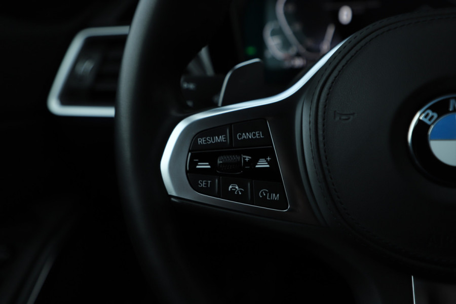 BMW 3 Serie Touring 330e High Executive | 292PK | Led | Sfeerverlichting | ACC | Clima | Trekhaak | Camera | Stoelverwarming | Carplay | 202
