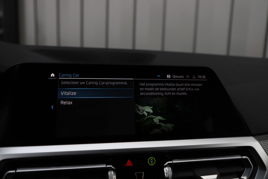 BMW 3 Serie Touring 330e High Executive | 292PK | Led | Sfeerverlichting | ACC | Clima | Trekhaak | Camera | Stoelverwarming | Carplay | 202