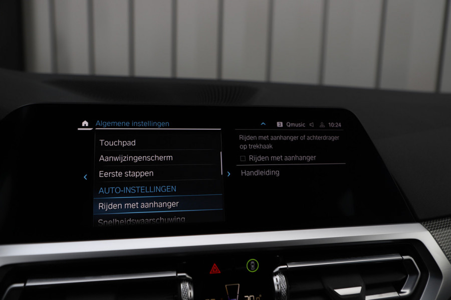 BMW 3 Serie Touring 330e High Executive | 292PK | Led | Sfeerverlichting | ACC | Clima | Trekhaak | Camera | Stoelverwarming | Carplay | 202