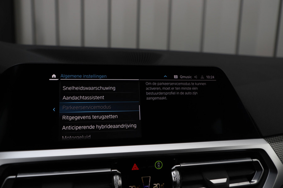 BMW 3 Serie Touring 330e High Executive | 292PK | Led | Sfeerverlichting | ACC | Clima | Trekhaak | Camera | Stoelverwarming | Carplay | 202