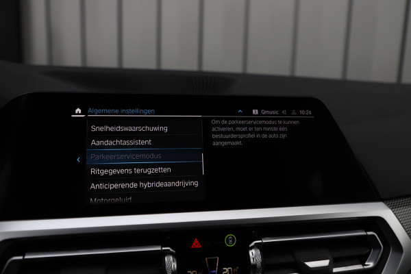 BMW 3 Serie Touring 330e High Executive | 292PK | Led | Sfeerverlichting | ACC | Clima | Trekhaak | Camera | Stoelverwarming | Carplay | 202