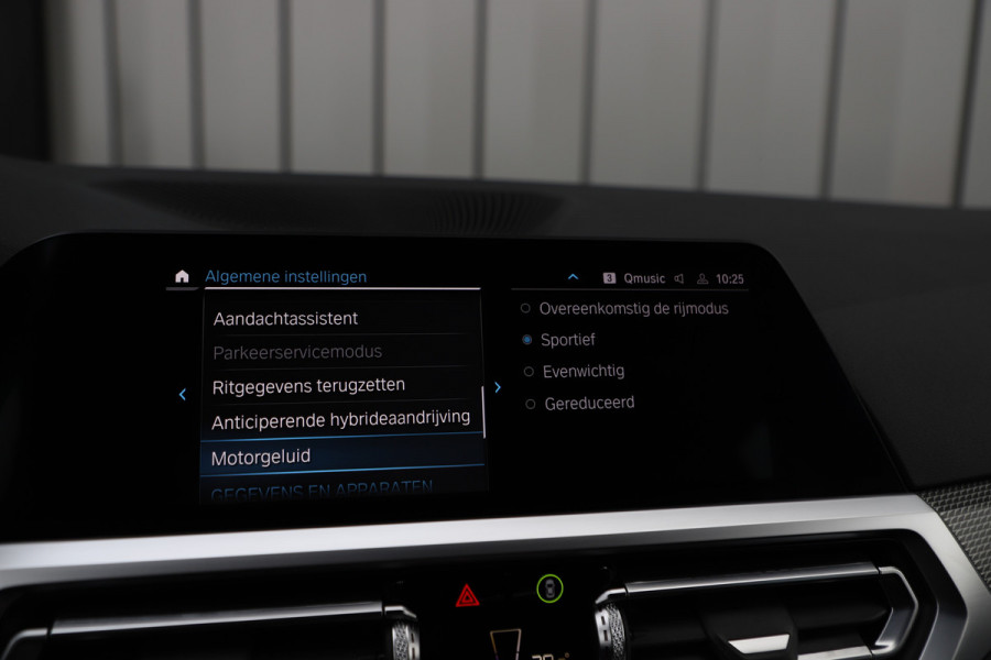 BMW 3 Serie Touring 330e High Executive | 292PK | Led | Sfeerverlichting | ACC | Clima | Trekhaak | Camera | Stoelverwarming | Carplay | 202