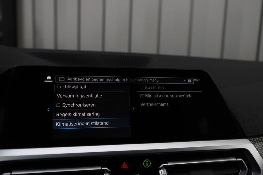 BMW 3 Serie Touring 330e High Executive | 292PK | Led | Sfeerverlichting | ACC | Clima | Trekhaak | Camera | Stoelverwarming | Carplay | 202