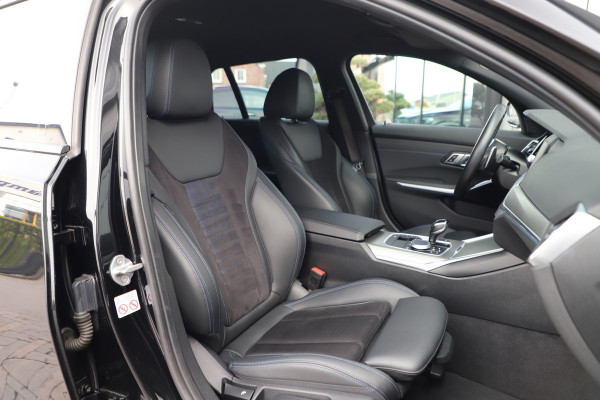 BMW 3 Serie Touring 330e High Executive | 292PK | Led | Sfeerverlichting | ACC | Clima | Trekhaak | Camera | Stoelverwarming | Carplay | 202