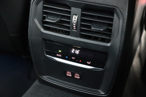 BMW 3 Serie Touring 330e High Executive | 292PK | Led | Sfeerverlichting | ACC | Clima | Trekhaak | Camera | Stoelverwarming | Carplay | 202