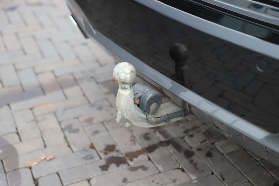 BMW 3 Serie Touring 330e High Executive | 292PK | Led | Sfeerverlichting | ACC | Clima | Trekhaak | Camera | Stoelverwarming | Carplay | 202