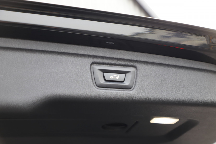 BMW 3 Serie Touring 330e High Executive | 292PK | Led | Sfeerverlichting | ACC | Clima | Trekhaak | Camera | Stoelverwarming | Carplay | 202