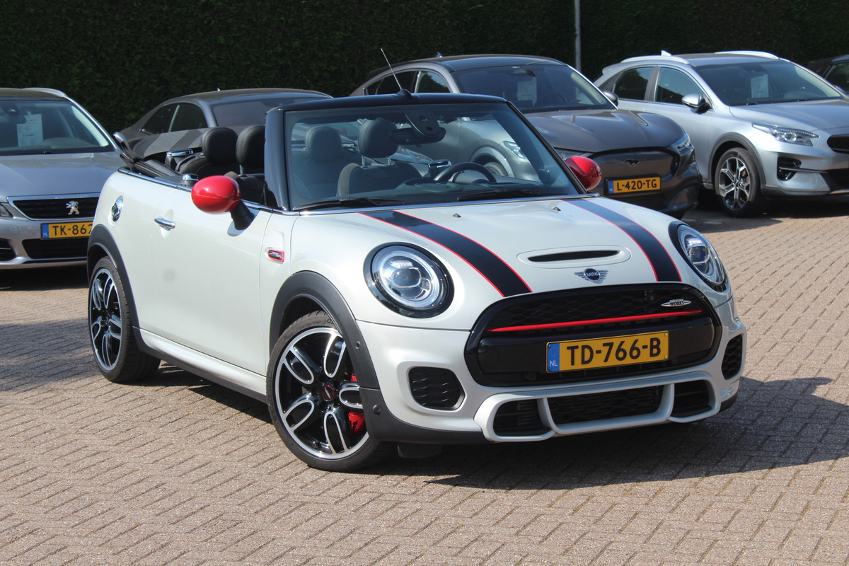 MINI Cabrio 2.0 John Cooper Works Chili / Full options / Camera / JCW Package / Head-up display / DAB / Harman Kardon