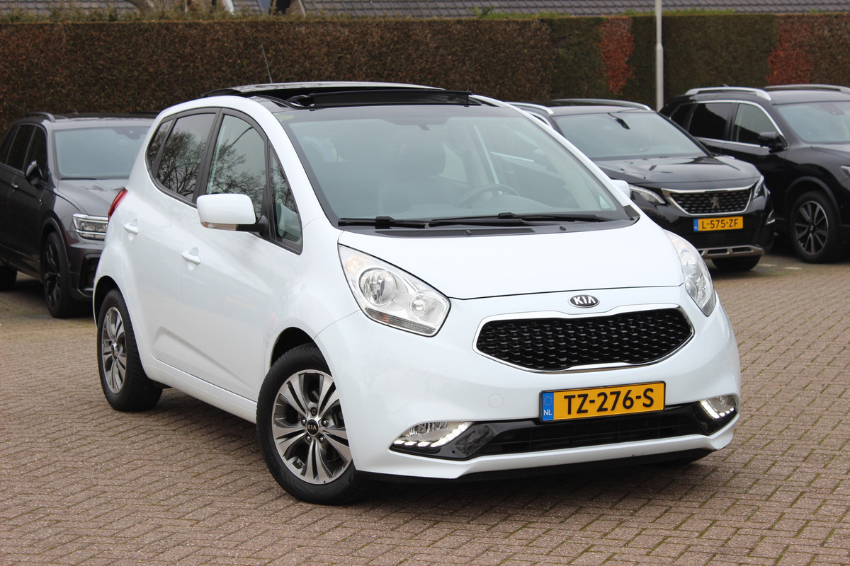 Kia Venga 1.4 CVVT Edition / Panoramadak / Camera / Half leder / Keyless / Navigatie / 16'' / Bluetooth / Armsteun voor