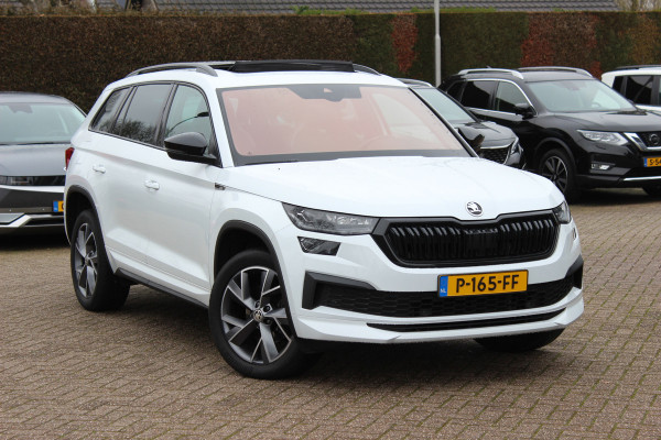 Škoda Kodiaq 1.5 TSI Sportline Business / Trekhaak / Panoramadak / Camera / Keyless / 20'' / CarPlay / Navigatie / Matrix LED / DAB / Stoelverwarming / Cruise Control