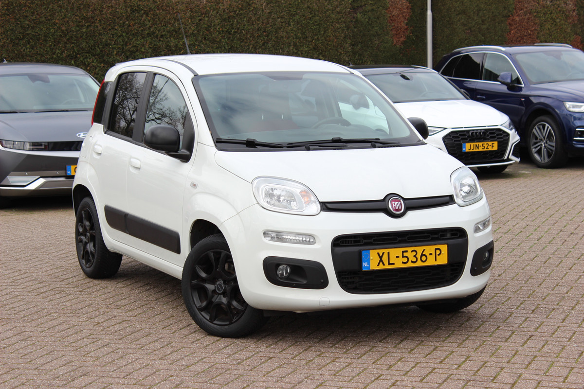 Fiat Panda 0.9 TwinAir Lounge / Trekhaak / Parkeerhulp achter / Bluetooth / Cruise Control / Airco