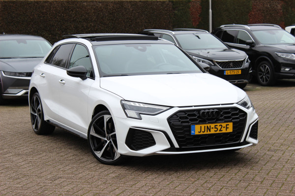Audi A3 Sportback 45 TFSI e S edition Competition / Camera / Panoramadak / Head-up / RS Seats / B&O / Elektr. stoelen / 19'' / CarPlay / Stoelmassage+Verwarming / Dodehoek / DAB / ACC