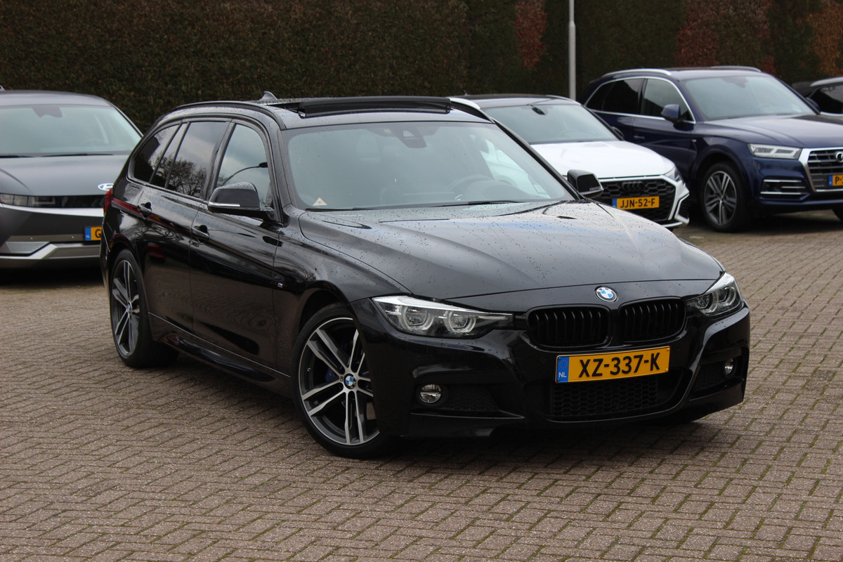 BMW 3 Serie Touring 320i M Sport Edition / Panoramadak / Camera / Head-up / Leder / Keyless / 18'' / Navigatie / Stoelverwarming / DAB / Cruise Control
