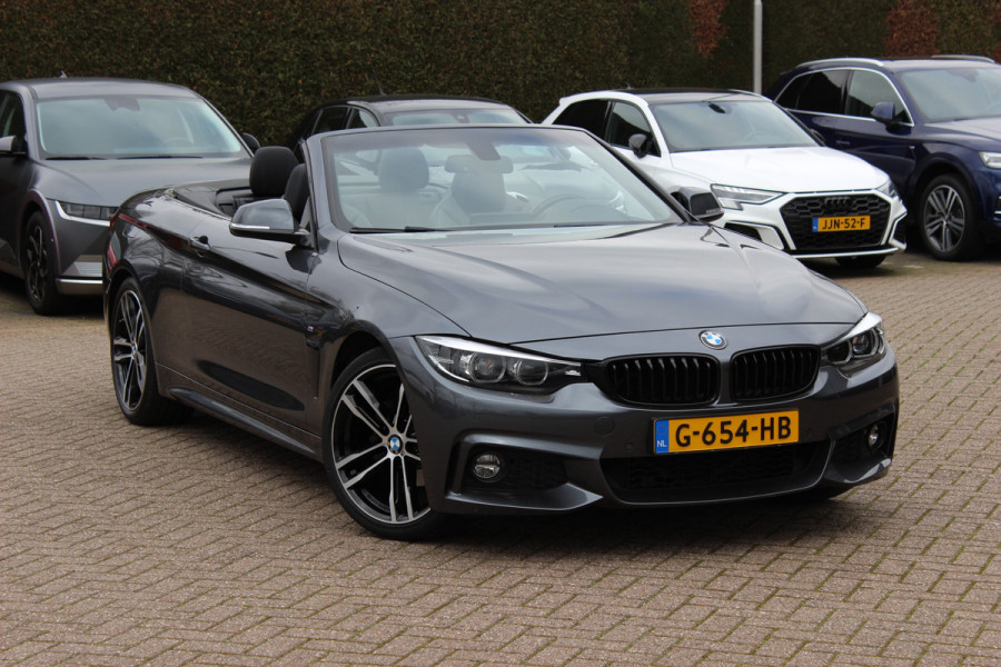 BMW 4 Serie Cabrio 420i High Executive Ed. M Sport / Camera / Leder / Harman Kardon / Nekverwarming / 19'' / Navigatie / Windscherm / DAB / Stoelverwarming / Cruise Control