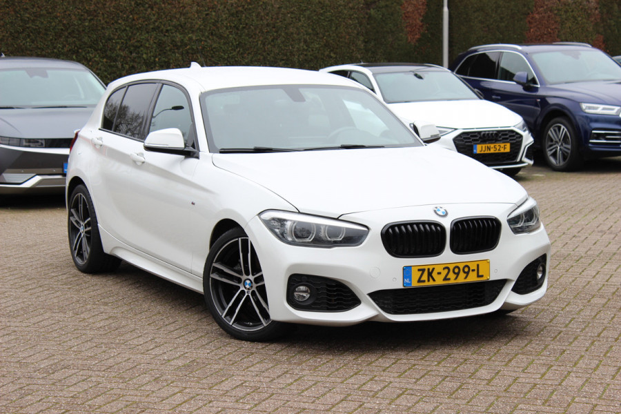 BMW 1-serie 118i Edition M Sport Shadow High Exe. / Leder / Navigatie / Parkeerhulp achter / Keyless / 18'' / Getint glas / Stoelverwarming / Cruise Control