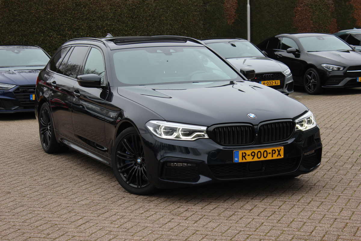 BMW 5 Serie Touring 540i xDrive High Exe. M Sport / Trekhaak / Panoramadak / 360Camera / Head-up / Leder / 19'' / Harman Kardon / CarPlay / Stoelventilatie / Stuur+Stoelverwarming / 4zone / Dodehoek / DAB / ACC
