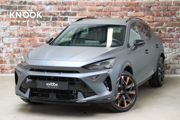 CUPRA Formentor 1.5 TSI e-Hybrid VZ Performance Automaat / Virtual Cockpit / 19 Inch / LED Matrix / Sportstoelen / Adaptieve Cruise Control / Achteruitrijcamera / Extra Getint Glas / Apple CarPlay / Stoelverwarming / Parkeersensoren voor+achter / DAB / Climate Control / Bluetooth
