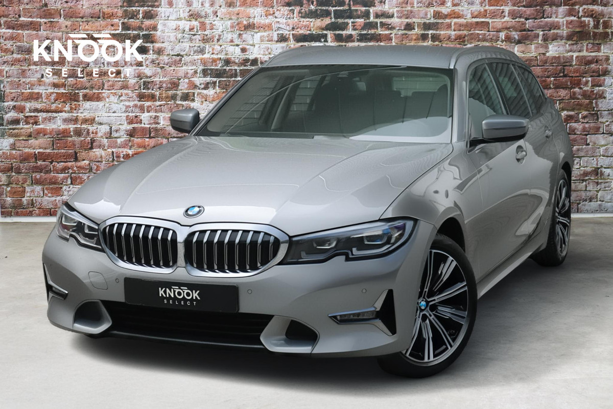 BMW 3 Serie Touring 318i Executive Luxury Line / Trekhaak / Elektrisch Verstelbare Sportstoelen / LED / 18 Inch / Leder / Hifi / Chrome Line / DAB / Parkeersensoren voor+achter
