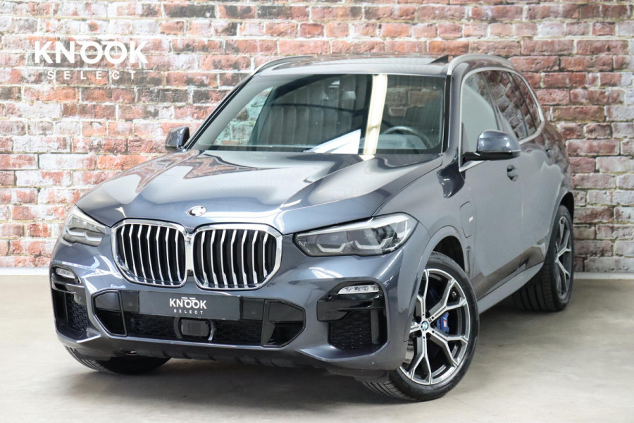 BMW X5 xDrive45e High Executive M Sport Pakket Automaat / Live Cockpit Professional / Panoramadak / Trekhaak / Active Steering / Luchtvering / Exklusiv Leder Nappa / Stoelmassage / Head-Up Display / 21 Inch / Harman Kardon / Driving Assistant / Adaptieve LED-koplamp / Comfortstoelen / Active Protection