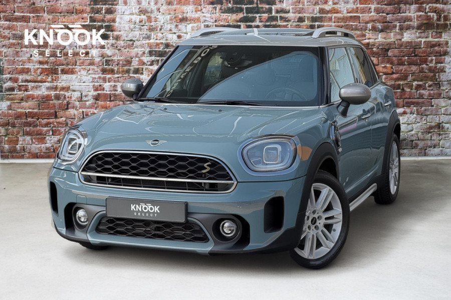 MINI Countryman Cooper S E ALL4 Classic Automaat / Panoramadak / Stuurwielverwarming / Harman Kardon / LED / MINI Navigatiesysteem / 17 Inch / Sportstoelen / Trekhaak / Lichtpakket